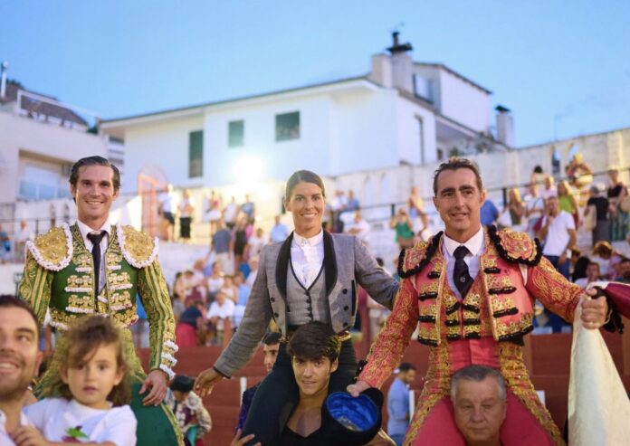 Lea, Fandi y Curro Durán salen a hombros en Cazorla