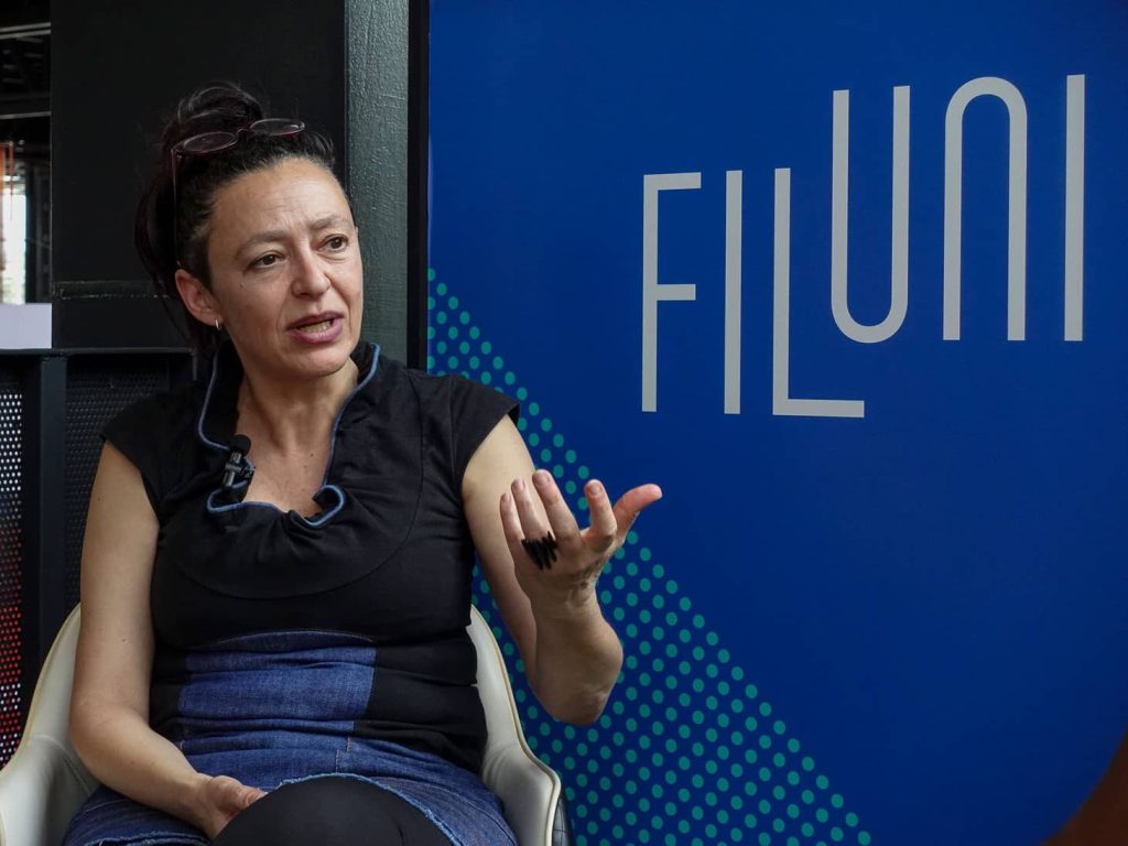 Lina Meruane durante la entrevista con Corriente Alterna. Foto: Josué Chispán