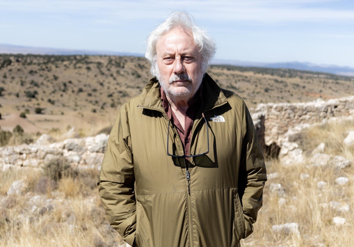 Julio Llamazares: «Las heridas morales de la Guerra Civil no han cicatrizado»