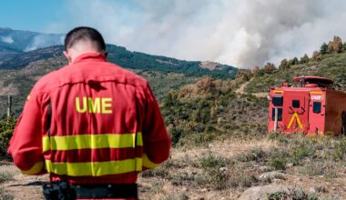Castilla-La Mancha y Castilla y León crean un mando unificado por el incendio del Pico del Lobo, que ya ha saltado a Segovia | Sociedad