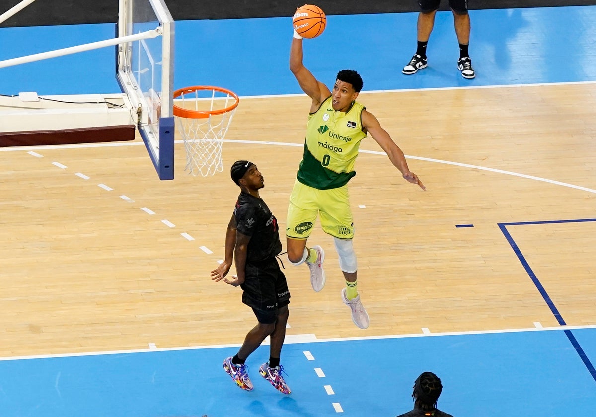 El Unicaja impone su calidad para ganar al Covirán Granada en la Copa de Andalucía