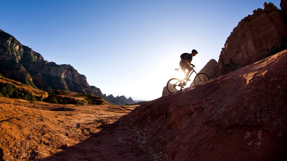 "Es la cosa que más miedo me da": la confesión de un aventurero que está dando la vuelta al mundo en bicicleta | Sociedad