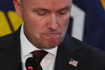 El gobernador republicano de Utah, Spencer Cox, durante la conferencia de prensa en la que confirmó la detención del sospechoso de asesinar a Charlie Kirk, el pasado viernes, en Orem (Utah).