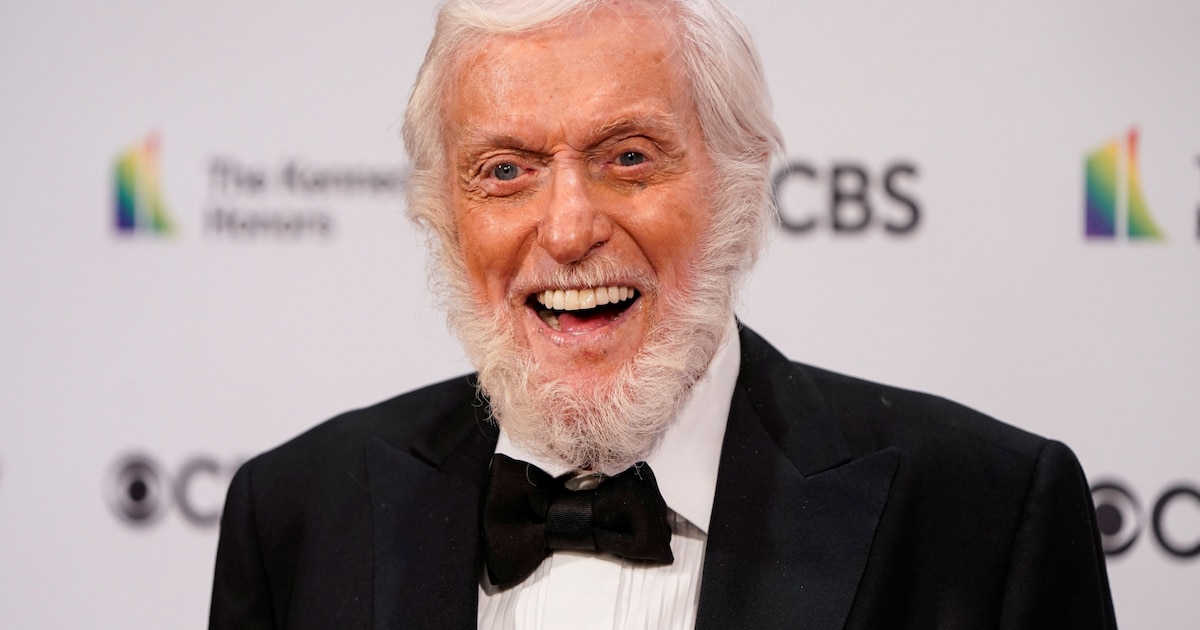 Dick Van Dyke está cerca de cumplir 100 años y un documental revela historias inéditas de su vida