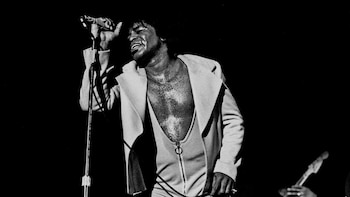James Brown actuando en el