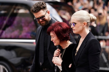 Jack, Sharon y Kelly ven