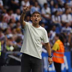 Antonio Hidalgo recibe a ‘su’ Huesca en la cresta de ola