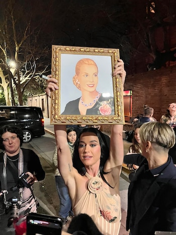 La artista mostró el regalo