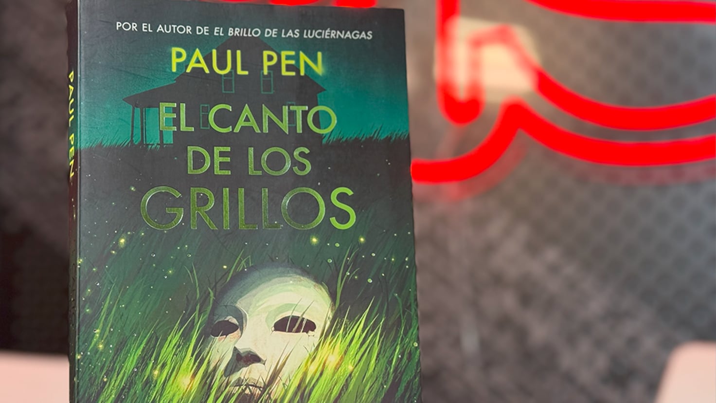 Si te atrapó ‘El brillo de las luciérnagas’, prepárate para ‘El canto de los grillos’: tan espeluznante como desesperanzador