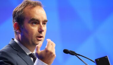 El macronista Sébastien Lecornu, nuevo primer ministro francés | Internacional