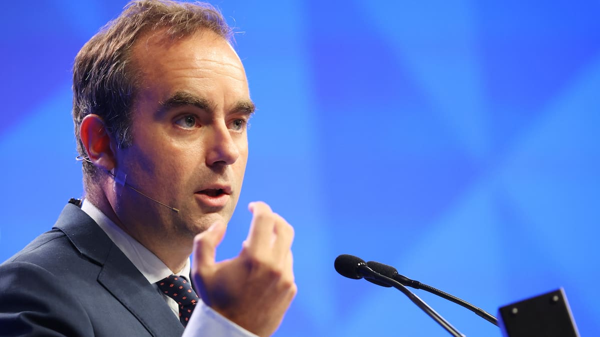 El macronista Sébastien Lecornu, nuevo primer ministro francés | Internacional