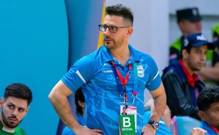 Milano dirigiendo a los Gladiadores. 