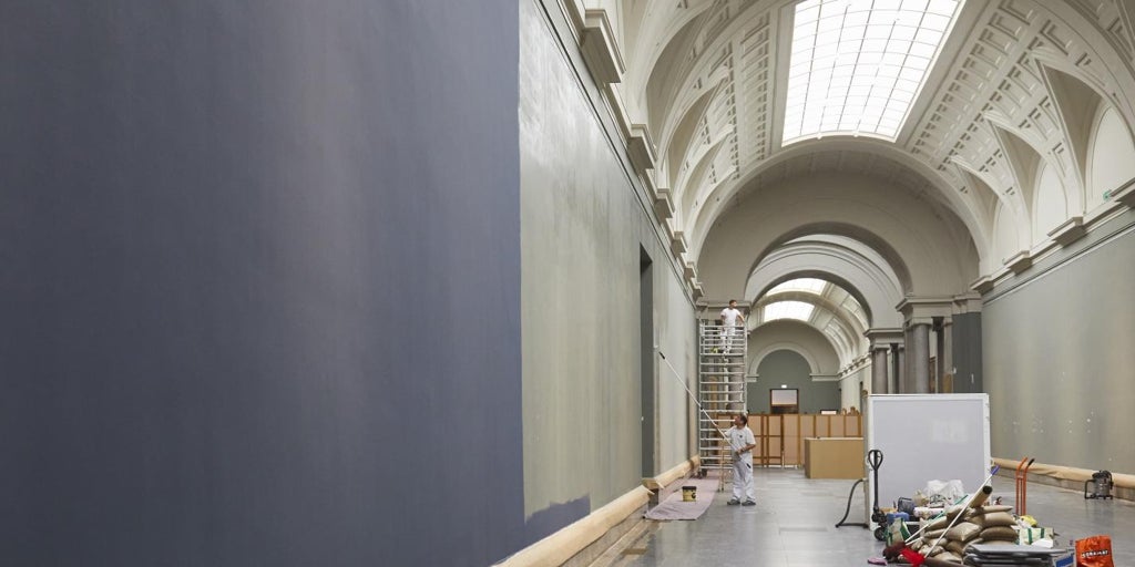 La galería central del Prado muda su piel... y es azul