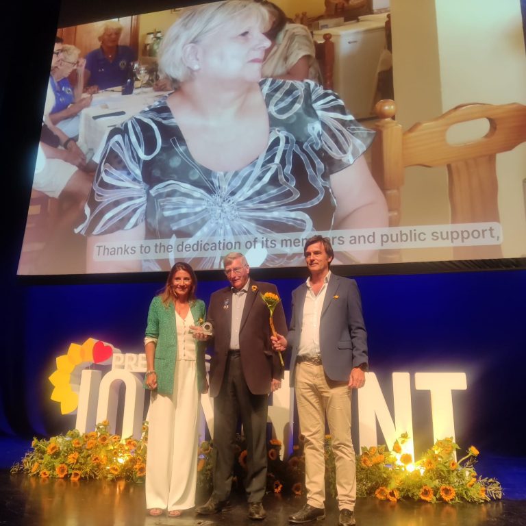 El Club de Leones de La Cala recibe el premio Joan Hunt en la categoría de Solidaridad – Ayuntamiento de Mijas