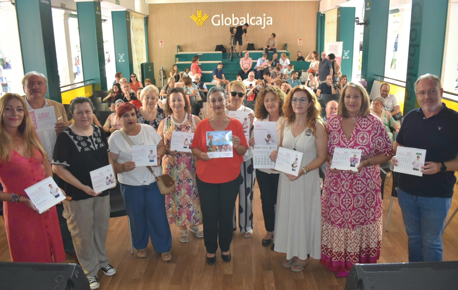La Diputación de Albacete arropa a AMAC en la presentación de sus calendarios solidarios 2026 que ven la luz, un año más, con el impulso de la institución