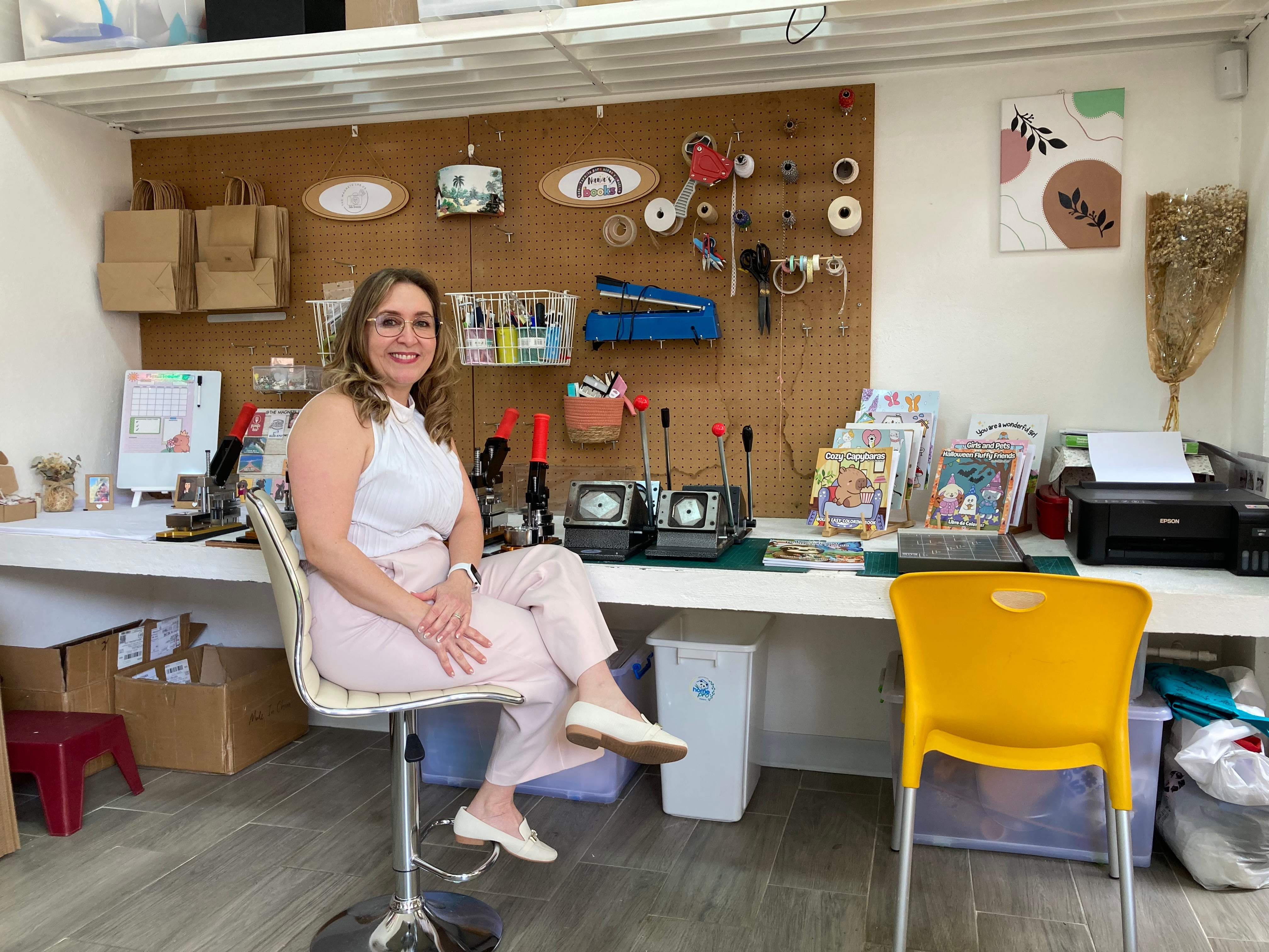 Adriana Páez, emprender, libros para colorear, fotoimanes