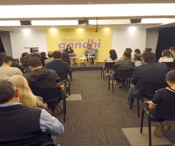 El evento se extendió por más de una hora. Algunos asistentes se dijeron lectores recurrentes de Villasana desde la publicación de su primer libro en 2021. Foto: Angélica Navarrete/EL UNIVERSAL.