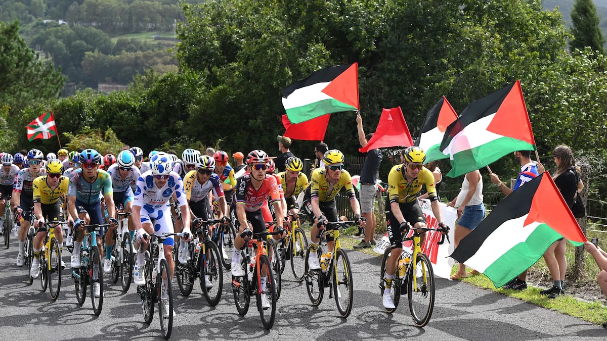Protestas pro-palestinas obligan a acortar la etapa 11 de La Vuelta: no habrá ganador en Bilbao | Más deportes