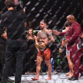 Ilia Topuria no duda y lanza una dura advertencia para Charles Oliveira de cara a su combate en el UFC 317