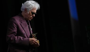 Jim Jarmusch gana el León de Oro del festival de Venecia en una gala que ruge por Palestina con ‘La voz de Hind’ | Cine: estrenos y críticas