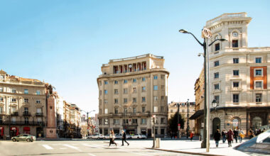 La Diputada General de Bizkaia y el Alcalde de Bilbao realizan el corte de cinta que da comienzo a la undécima etapa de La Vuelta