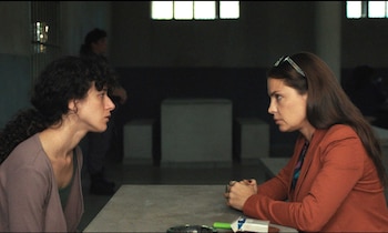 Dolores Fonzi y Camila Plaate