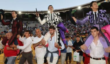 El presidente despilfarra orejas y saca a hombros a Talavante, Roca Rey y Tomás Rufo