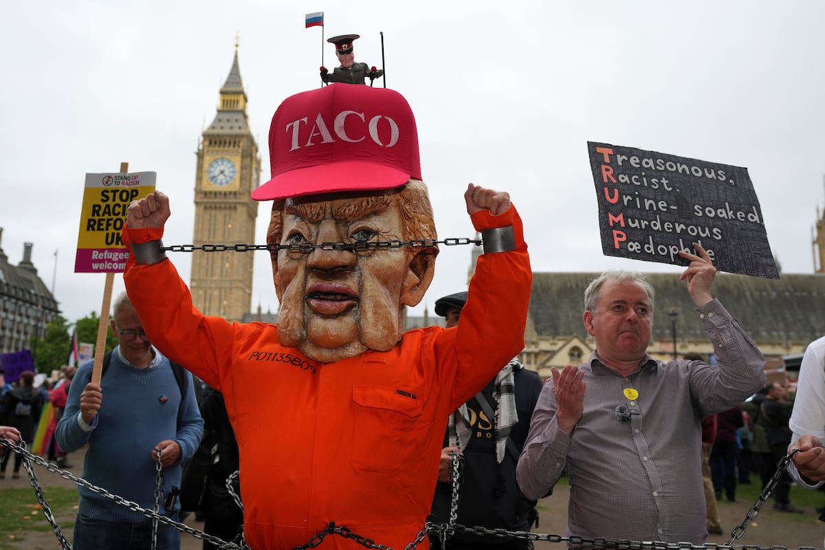 La protesta, que se concentra frente al Parlamento británico, denuncia además el genocidio en Gaza: “No eres bienvenido”: miles de manifestantes toman el centro de Londres para rechazar la presencia de Trump | Internacional