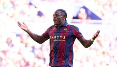 El Girona se coloca la diana en el pecho y el Levante dispara