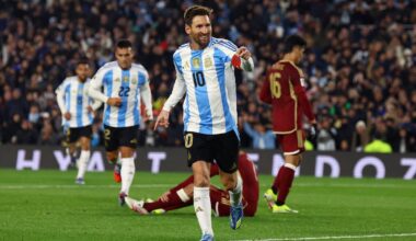 Lionel Messi celebra su tercer gol en el Estadio monumental de Buenos Aires, este jueves.