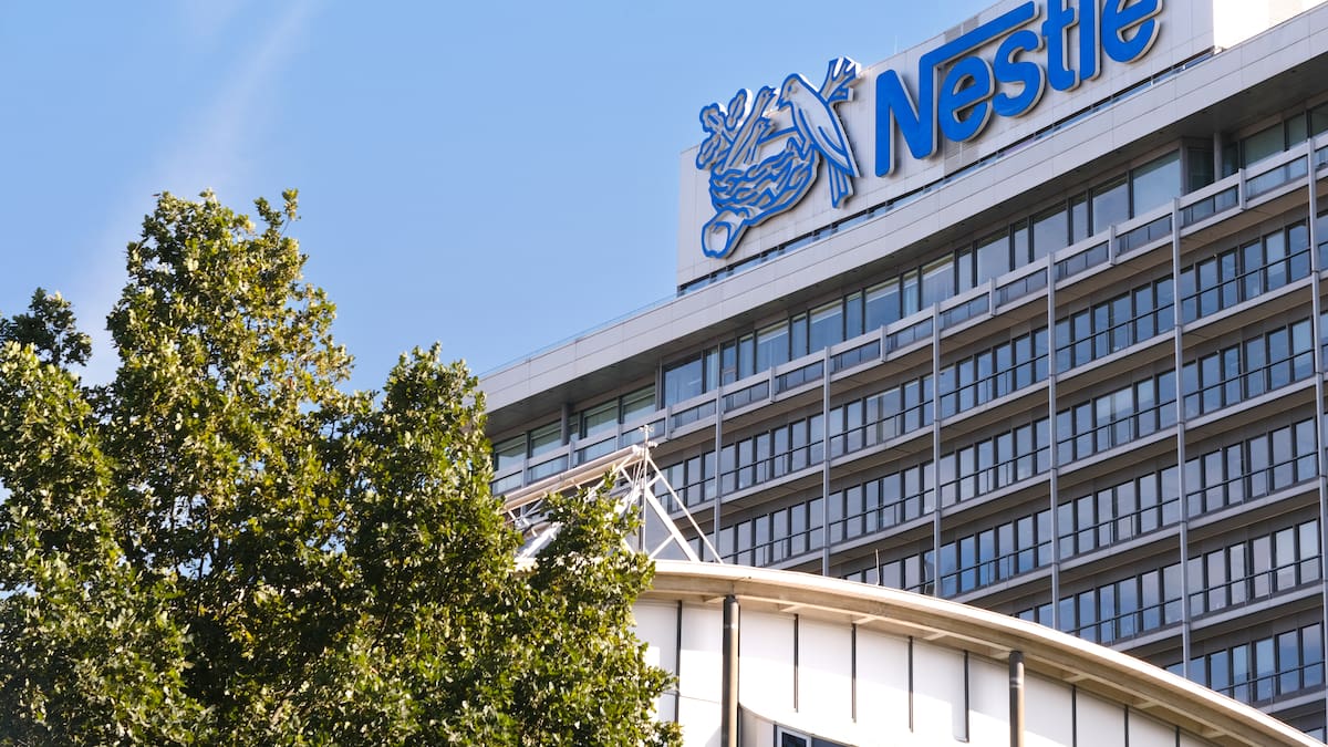 Las claves del despido del CEO de Nestlé: "Una empresa no puede prohibir las relaciones amorosas, pero sí puede pedir que se informen" | Sociedad