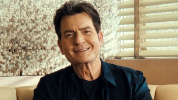 "aka Charlie Sheen" se mete
