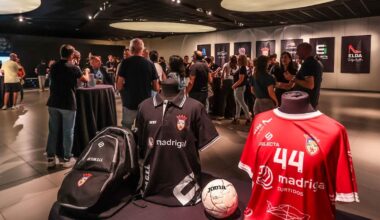 El Bm. Elda - C.E.E. sale de casa para presentar a su primera plantilla | Más deportes