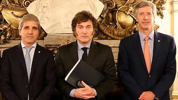 Javier Milei junto a Luis