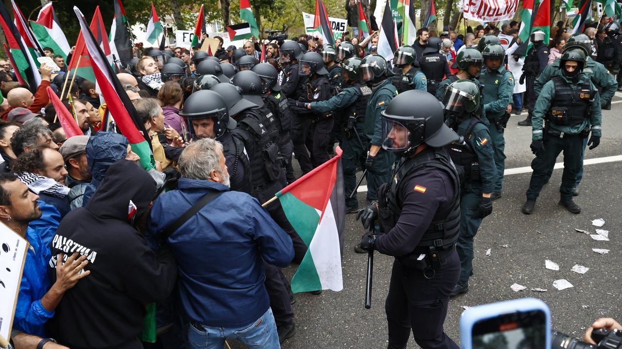 24 denunciados por cortar la Vuelta Ciclista a España a su paso por Galicia se enfrentan a sanciones de entre 60.000 y 650.000 euros - La Voz de Galicia