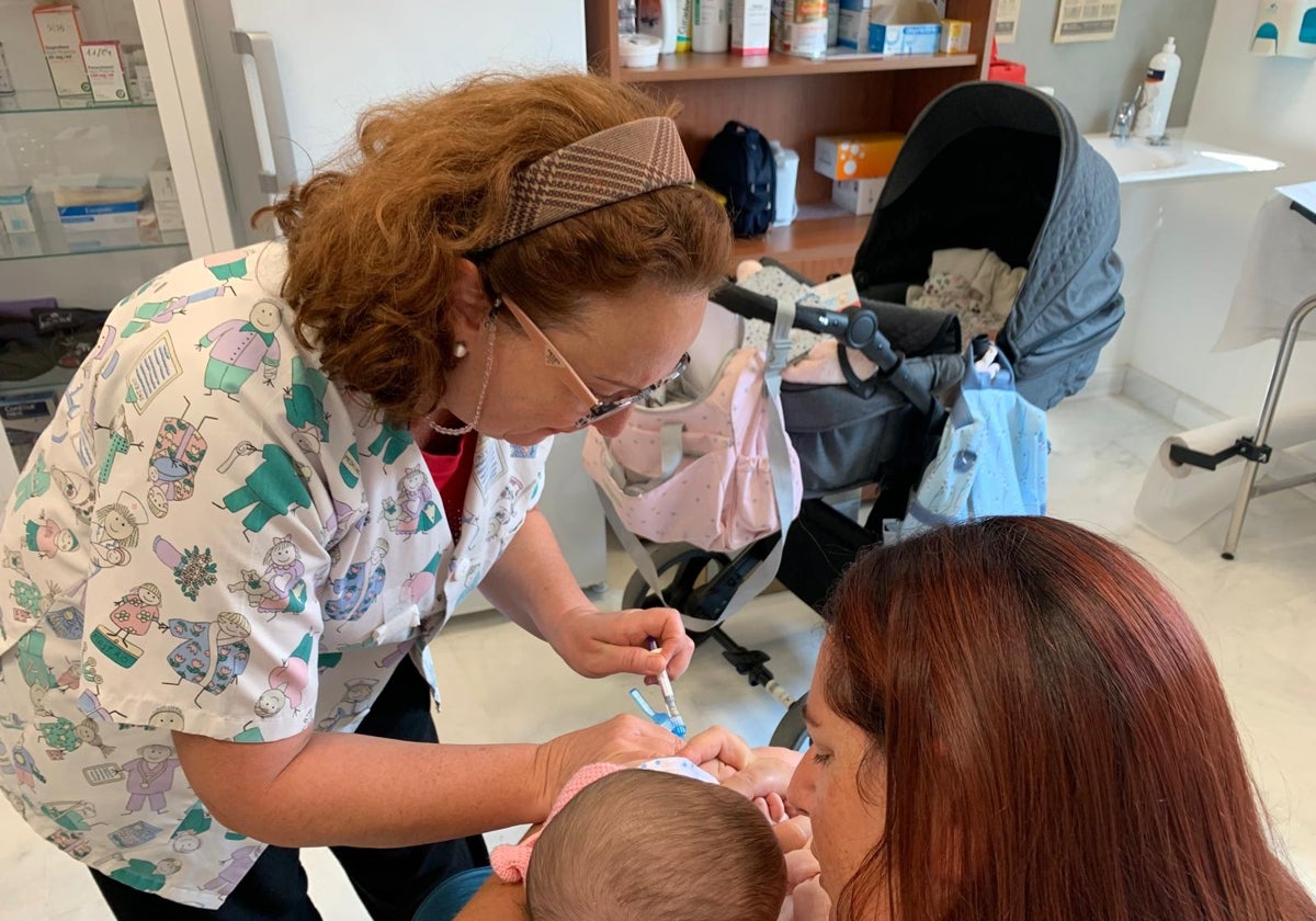 Salud inicia la campaña de vacunación frente a la bronquiolitis en niños menores de seis meses