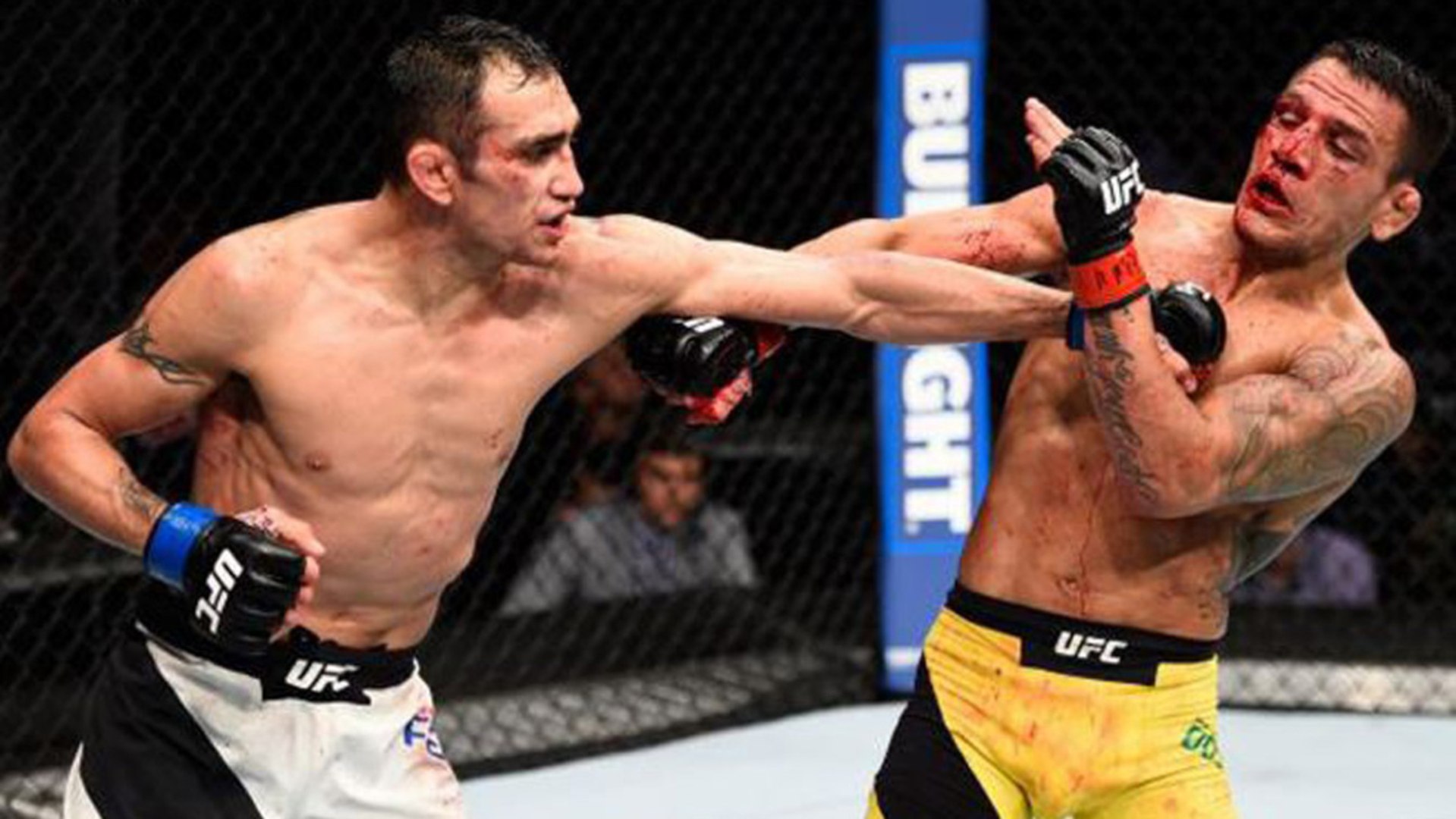 Tony Ferguson, en su combate contra Rafael Dos Anjos.