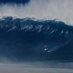 Matt Etxebarne, el hombre que vuela sobre las olas gigantes
