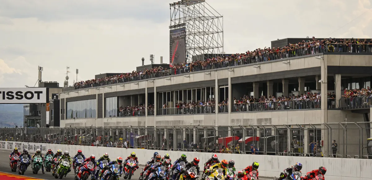 Una afición entregada despide WorldSBK en MotorLand Aragón con un
