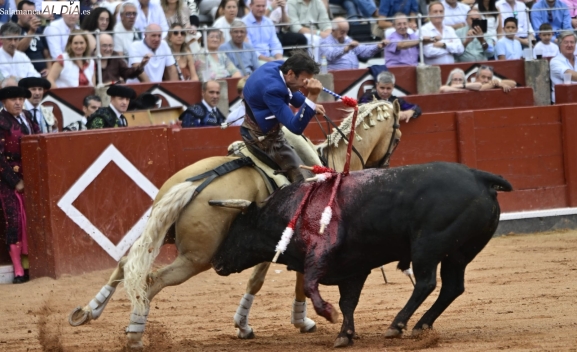 Ovación para un templado y torero Sergio Galán - SALAMANCArtv AL DÍA