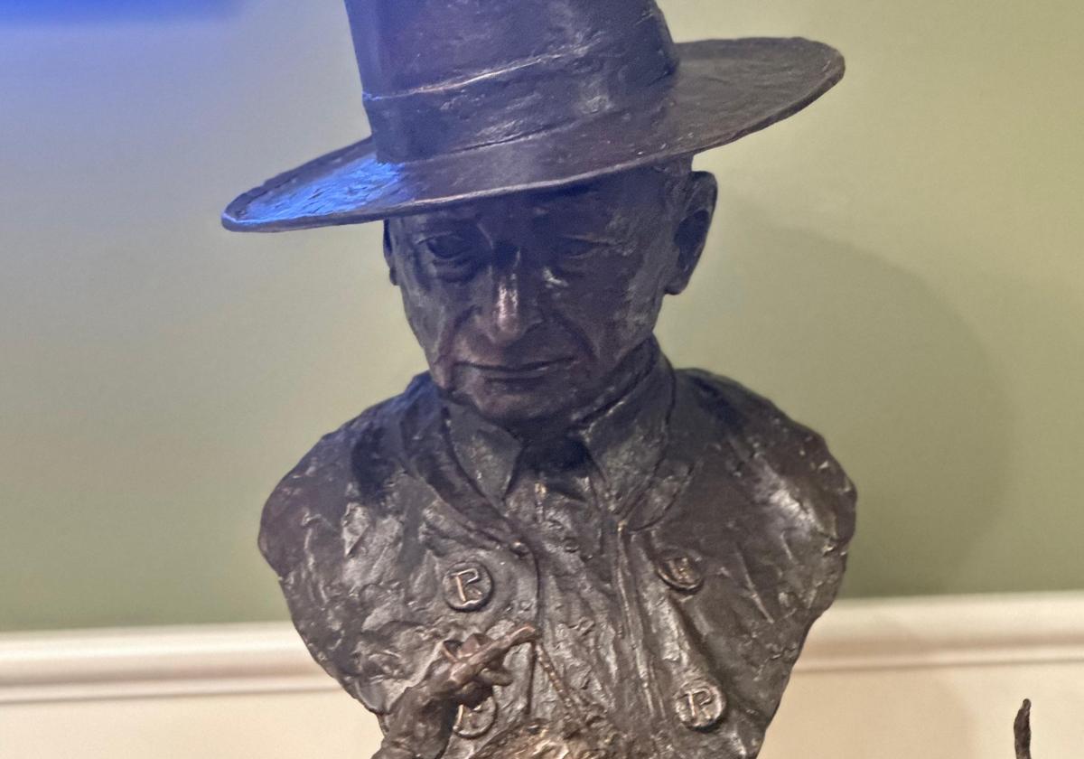 Escultura en bronce del rejoneador Rafael Peralta