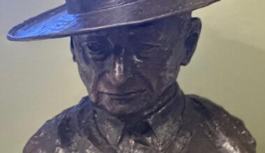 Kreg Harrison expone sus esculturas taurinas en Sevilla durante la Feria de San Miguel