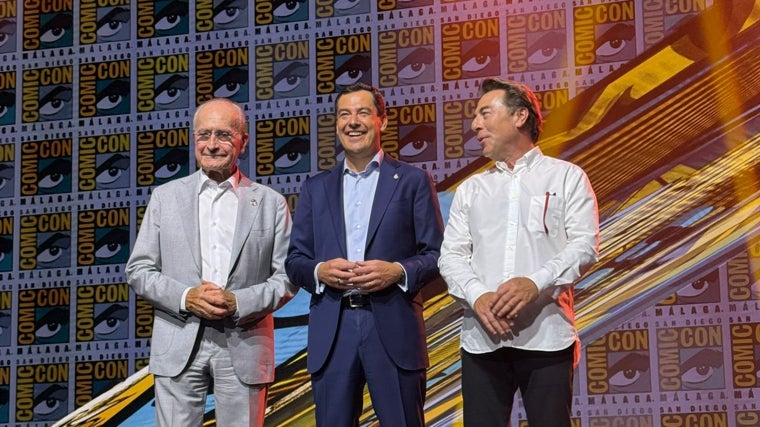 El presidente de la Junta, Juanma Moreno, el alcalde de Málaga, Francisco De la Torre, y el director ejecutivo de la Comic-Con, Javier Barberá
