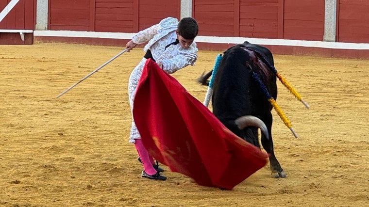 Manuel Quintana con su novillo
