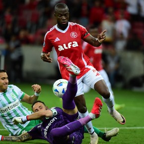 Video: el insólito gol que se perdió Enner Valencia en la Copa Libertadores