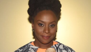 El regreso de la aplaudida autora nigeriana Chimamanda Ngozi Adichie: “El éxito no te protege de la duda personal”