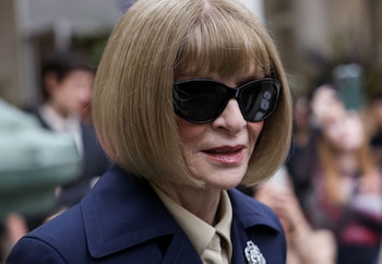 Anna Wintour continúa como directora