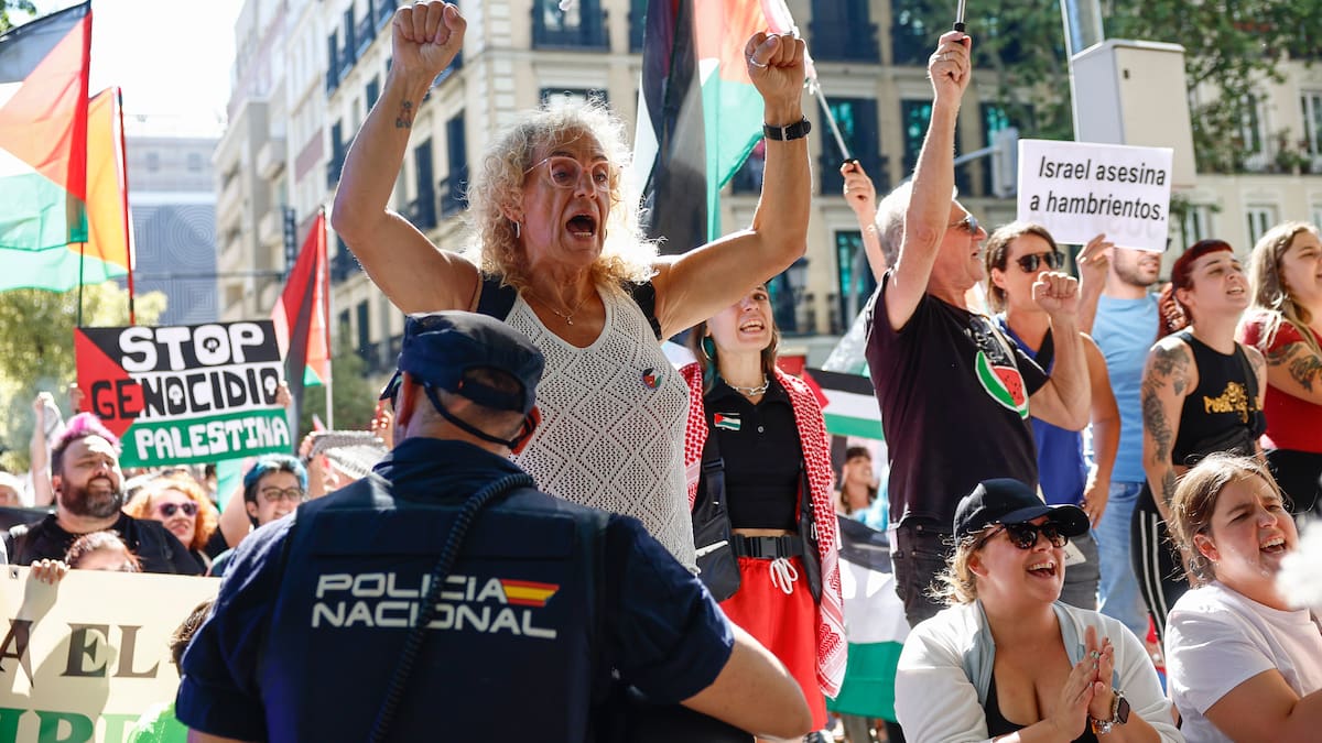 La suspensión de la última etapa de La Vuelta por las protestas pro-Palestina, en imágenes | Sociedad