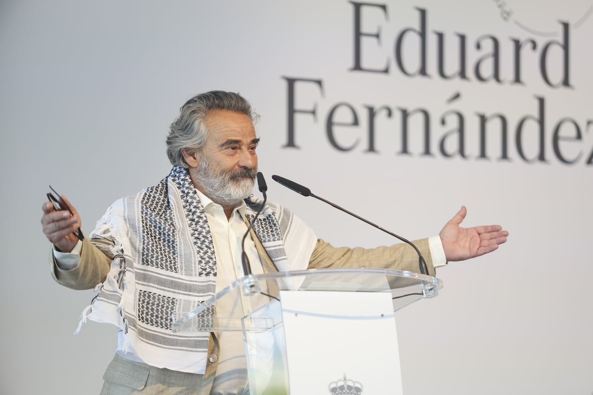 Eduard Fernández recoge el Premio Nacional de Cine con un pañuelo palestino: “Lo que ocurre en Gaza es una salvajada” | Cine: estrenos y críticas