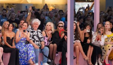 De Aitana Sánchez-Gijón a Pedro Almodóvar: nadie se quiso perder el desfile de Carolina Herrera en Madrid - EL PAÍS